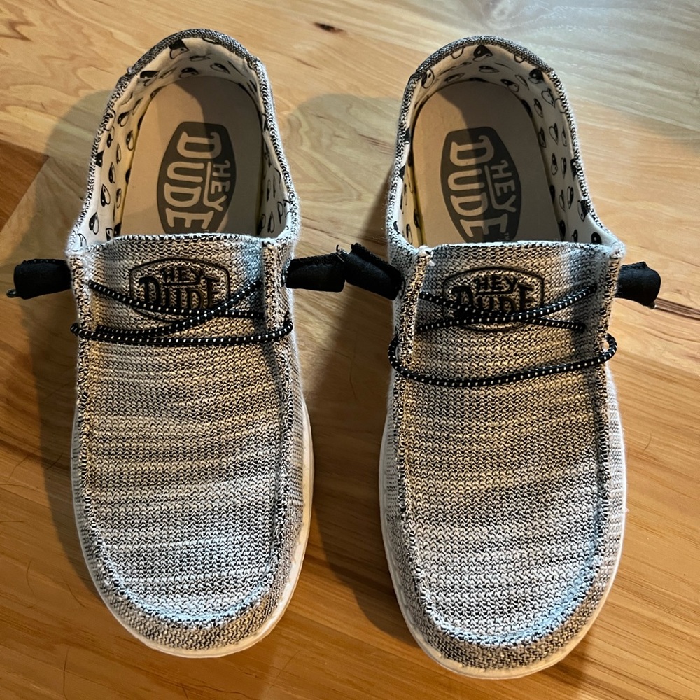 Women’s Hey Dude Wendy Size 7, like new